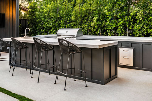 Outdoor kitchen with BBQ grill